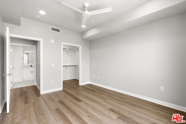 Building Photo - 7428 Santa Monica Blvd