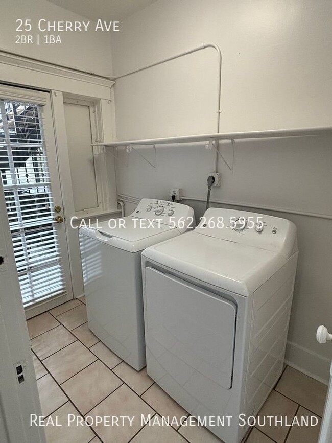 Building Photo - Beautiful 2 Bedroom 1 Bath available now i...