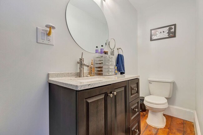 Building Photo - Charming 3BR Duplex in Covington