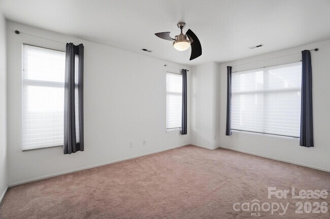 Building Photo - 921 Westbrook Dr