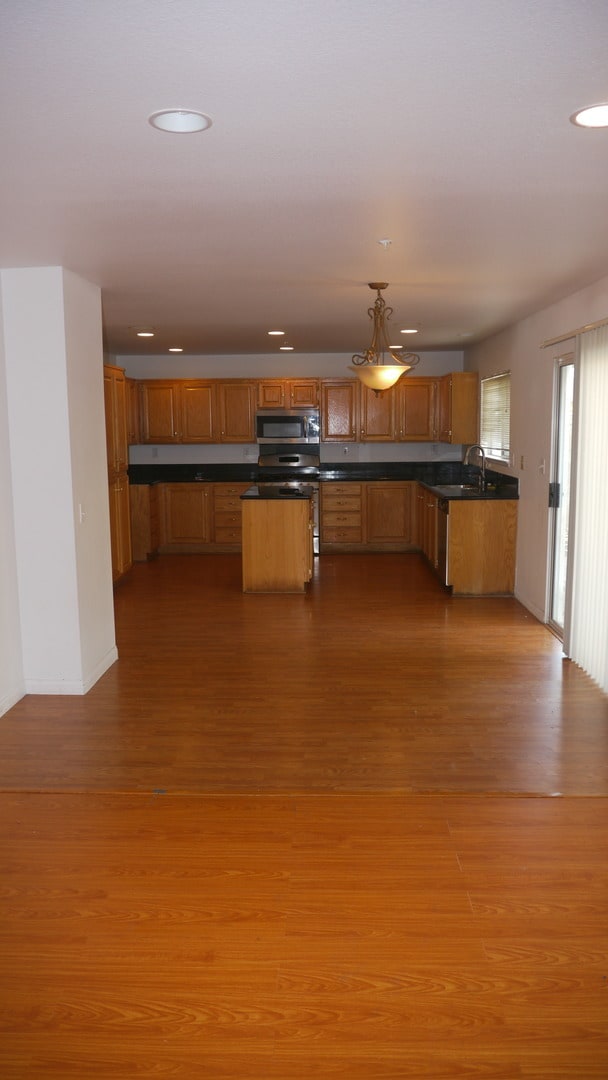 Building Photo - Stunning 3 Bed 3 Bath Duplex in Placentia with Open Floor Plan and Vaulted Ceilings.
