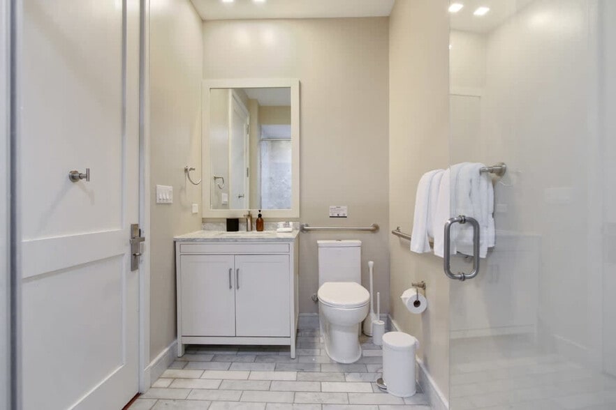 Building Photo - 822 Perdido St