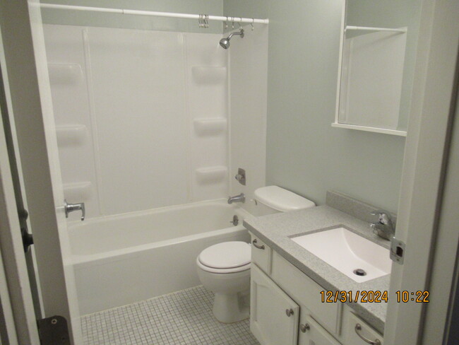 Bathroom - 2220 Valleyhigh Dr NW