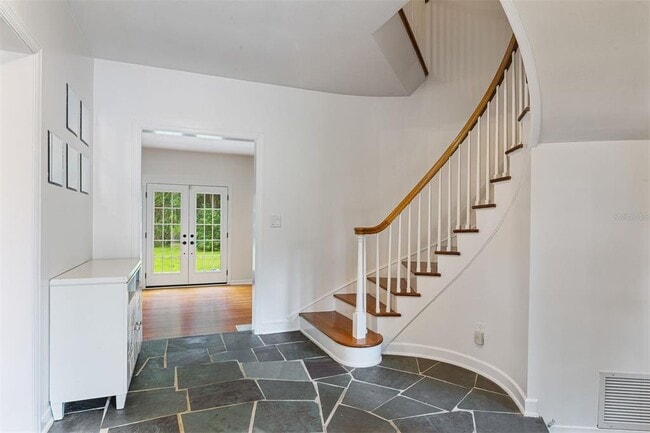 Building Photo - 2506 SW 9th Dr