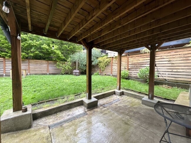 Building Photo - Large NW Portland Home Near Shops & Restaurants with Finished Basement & Bay Windows