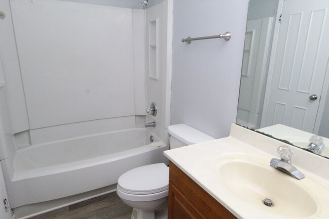 Building Photo - 2BD/1.5BA Townhouse in Foxborough – Availa...