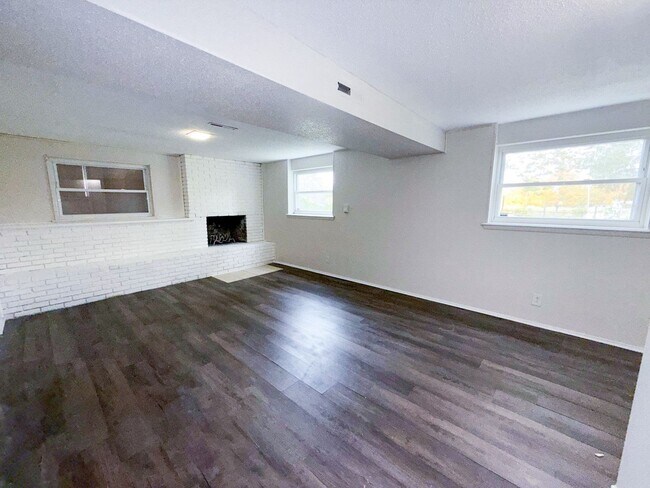Building Photo - Modern 4-Bedroom Gem in East Columbus with...