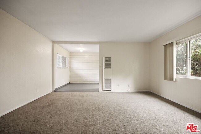 Building Photo - 161 W Channel Rd