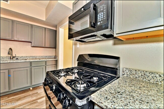 Building Photo - 615 Arizona Ave