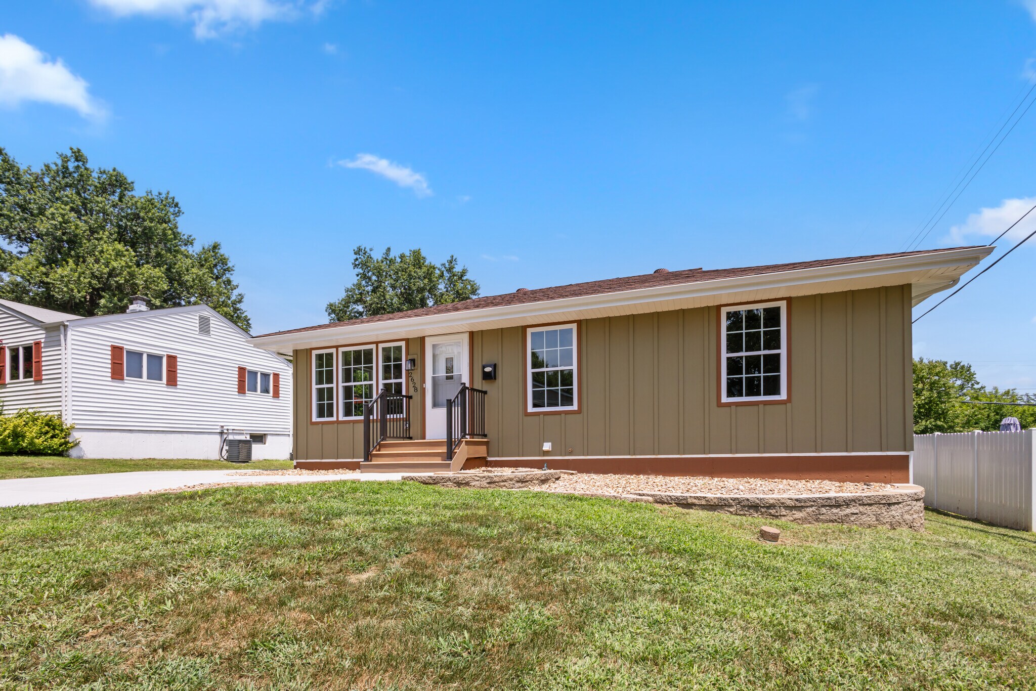 Building Photo - 2628 Linden Pl