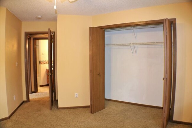 Building Photo - $1,025 | 2 Bedroom, 1 Bathroom 2nd Floor C...