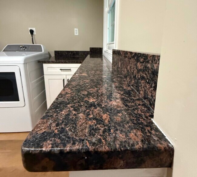 Building Photo - 16 Boulder Dr