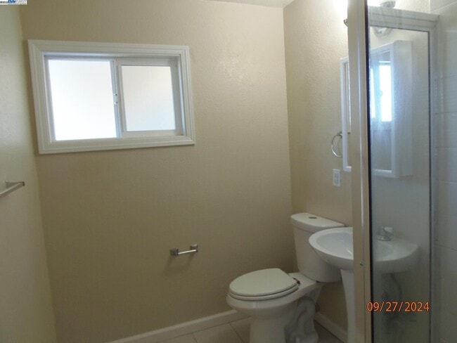 Building Photo - 8320 Davona Dr