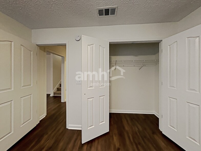 Building Photo - 1911 Odessa Ave