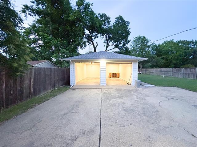 Building Photo - 2109 Highwood Dr