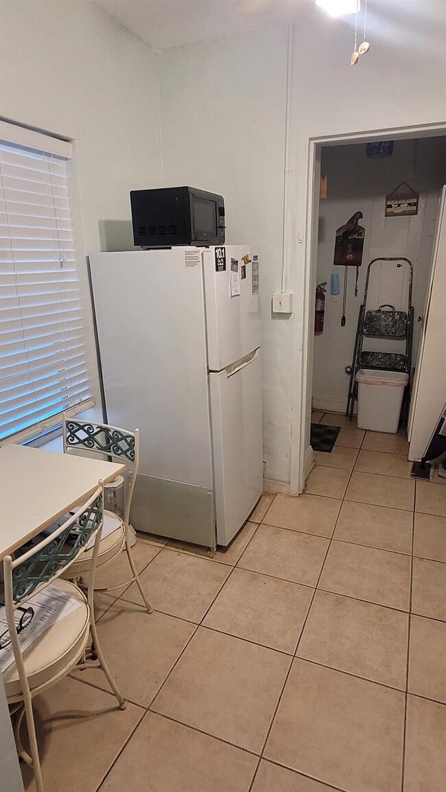 Building Photo - 324 Indiana St