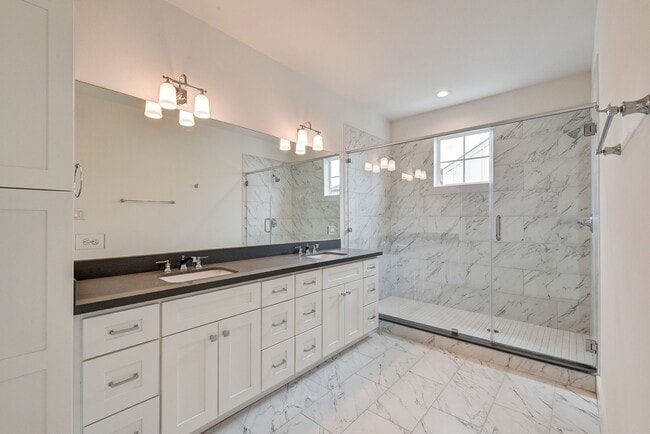 Building Photo - 2561 Judiway St