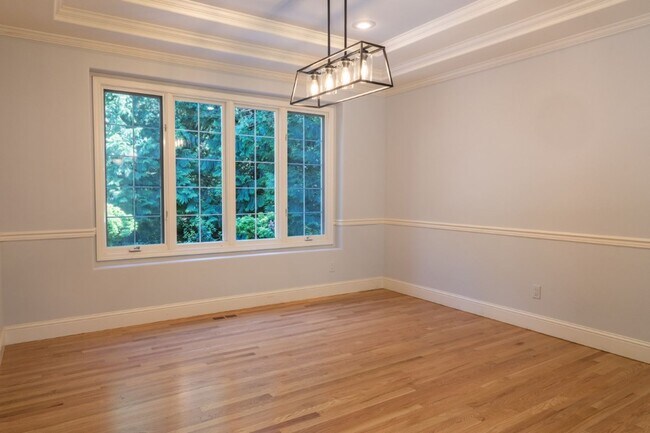 Building Photo - 4bd/3.75ba Woodinville Home