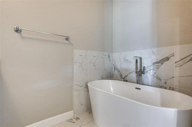 Building Photo - 2821 Lindale Dr