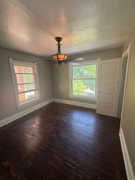 Building Photo - 2727 Robinwood Ave