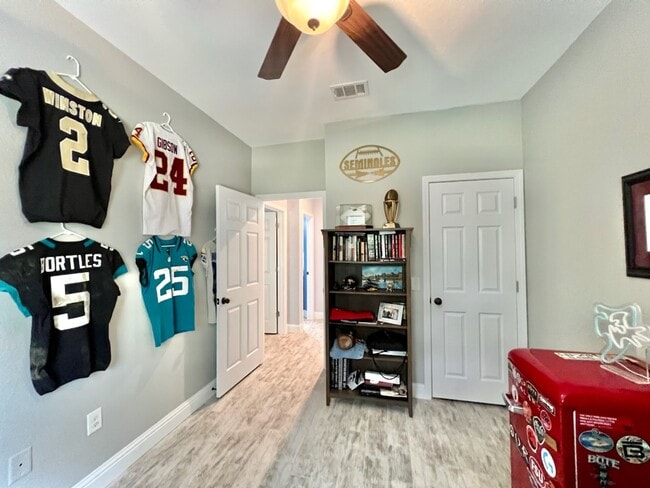 Building Photo - 2100 Pomegranate Ct