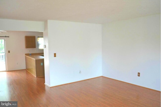Building Photo - 351 Cool Breeze Ct