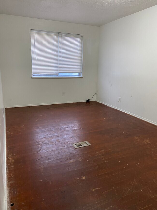 Building Photo - 11443 Caddilac Ave