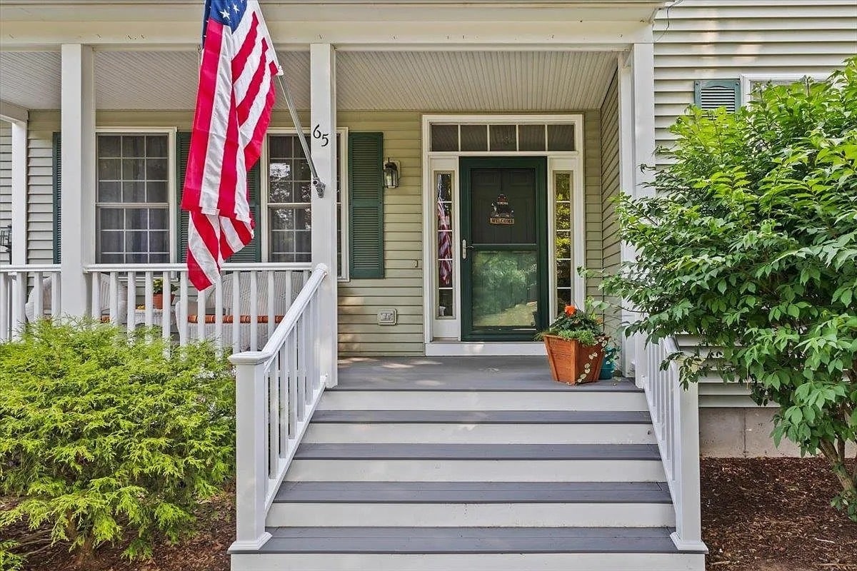 Building Photo - 65 Forman Dr