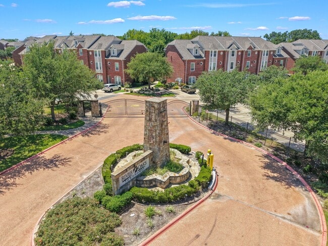 Building Photo - 305 Holleman Dr E