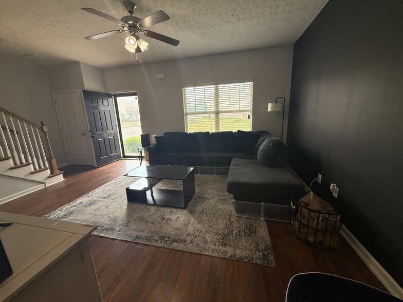 Building Photo - 1567 Sprucedale Dr