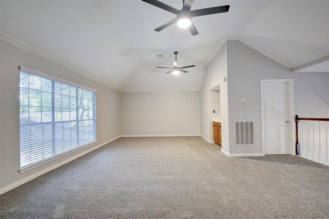 Building Photo - 539 W North Hill Dr