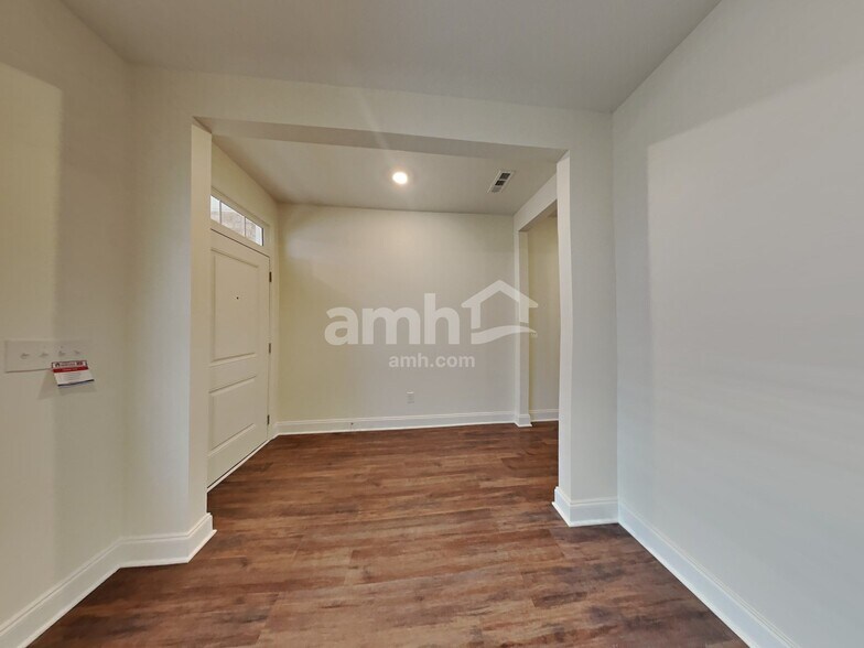 Building Photo - 130 Marin Dr