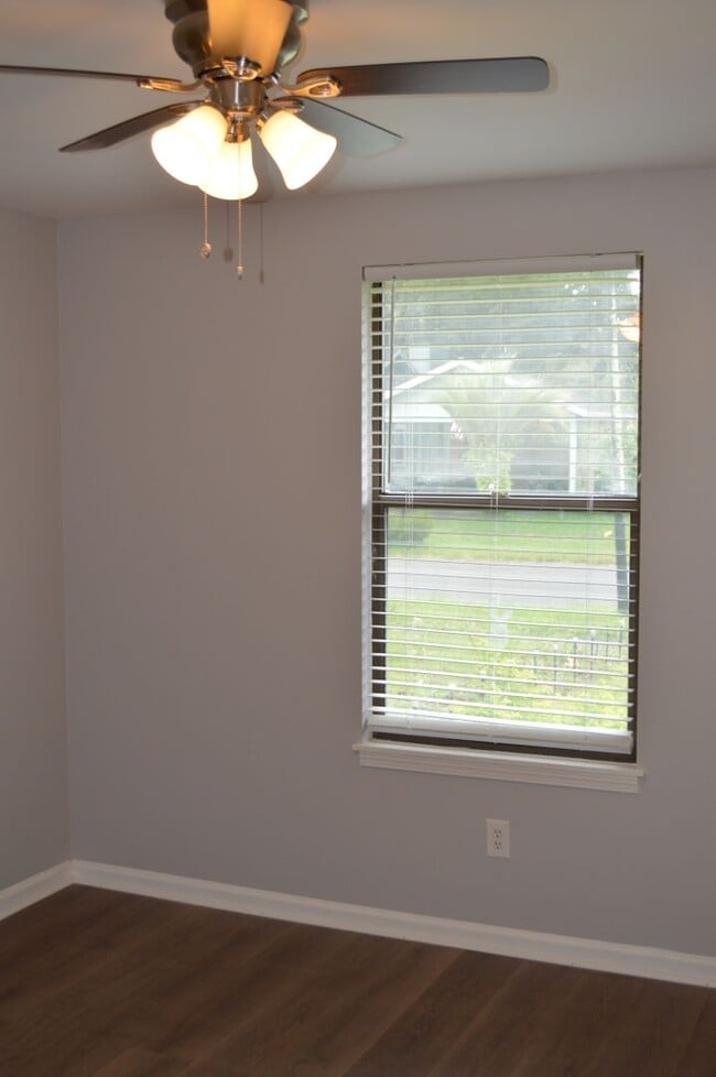 Building Photo - 2 bedroom 1 bath Renovated Patio Home for ...