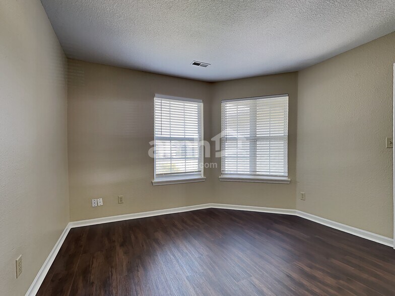 Building Photo - 5521 Bracken Cir