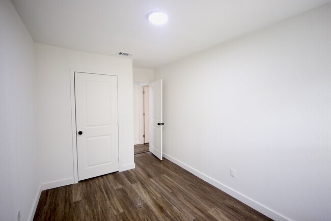 Building Photo - 5819 Flax Bourton St