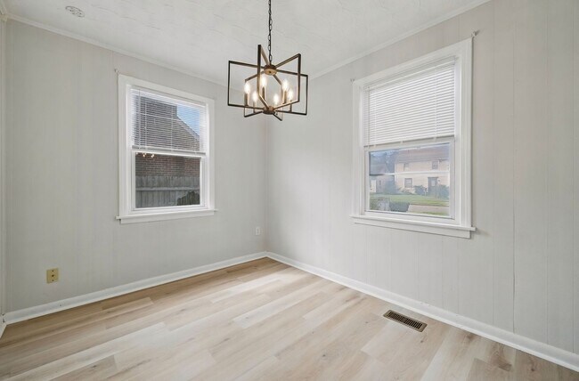 Building Photo - 1512 Rolfe Pl