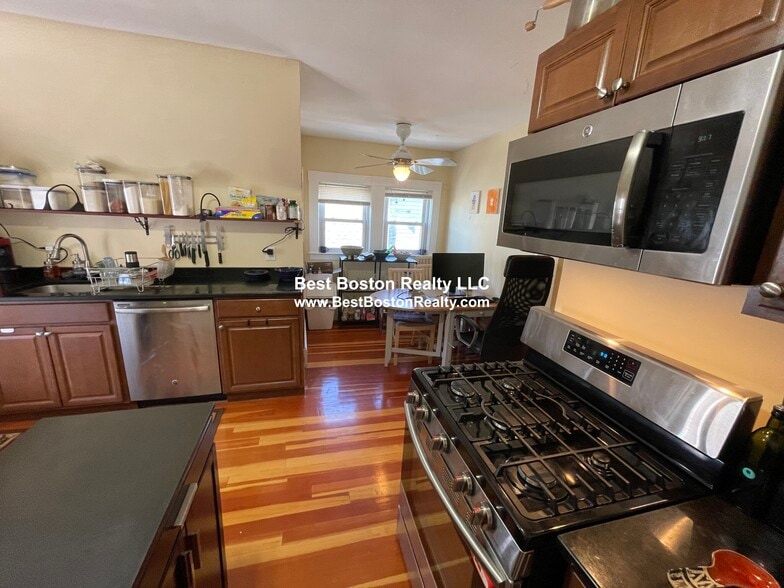 Building Photo - 21 Chandler St