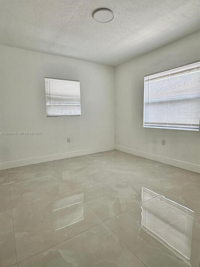 Building Photo - 1191 NW 40th St