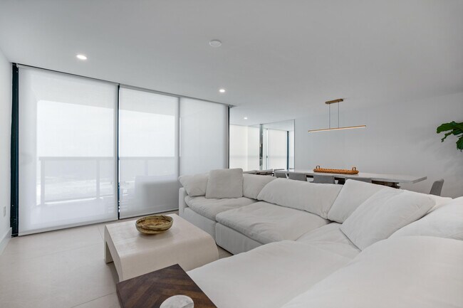 Building Photo - 10410 S Ocean Dr