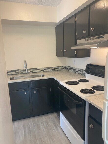 Building Photo - 1705 Heatheridge Rd