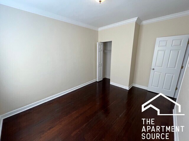 Building Photo - 2440 N Hamlin Ave