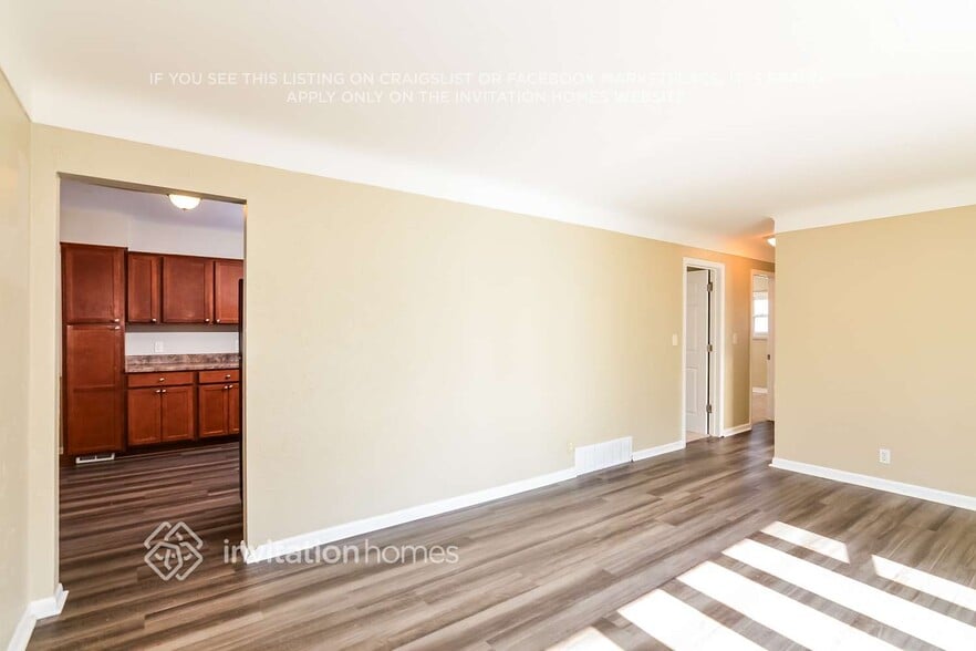 Building Photo - 2110 2nd St S