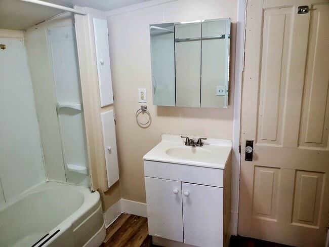 Building Photo - 3 Bed 1 Bath Home!!!