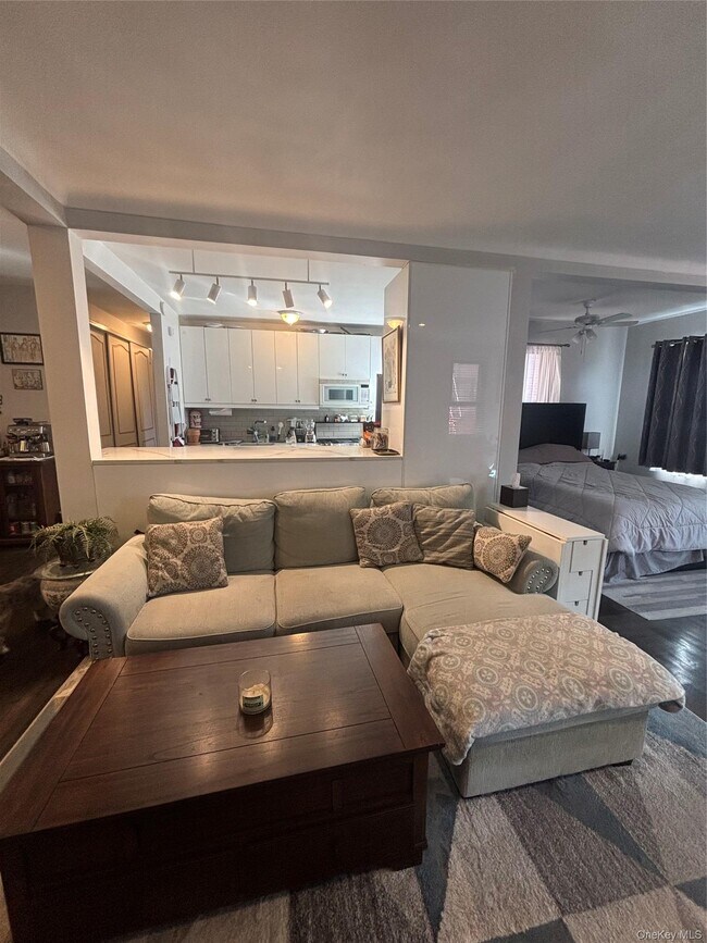 Building Photo - 77-11 35th Ave