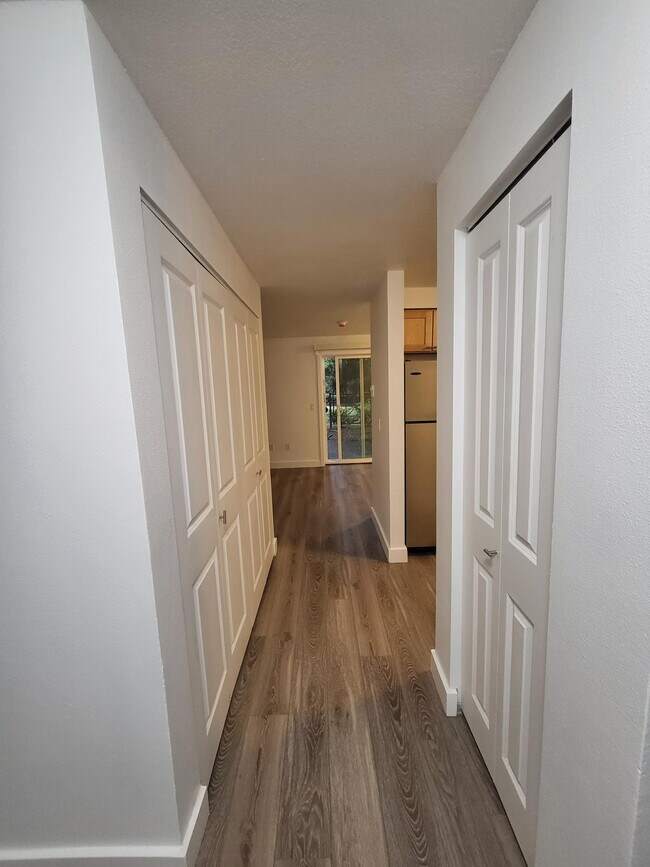 Building Photo - 15819 NE Leary Way