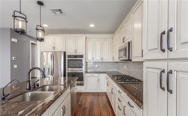 Building Photo - 12556 Skylight View St