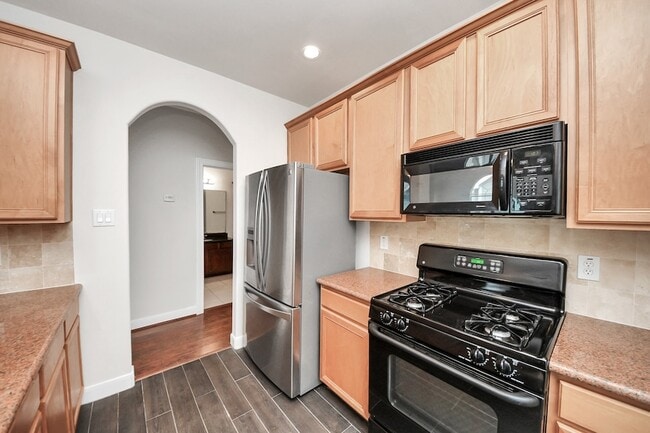 Building Photo - 2941 Clinton Dr