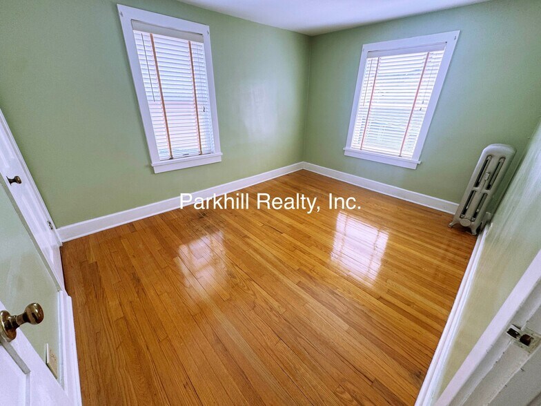 Building Photo - 24 Pen Argyl St