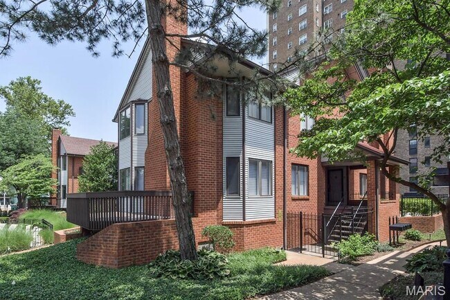 Building Photo - 4444 Lindell Blvd