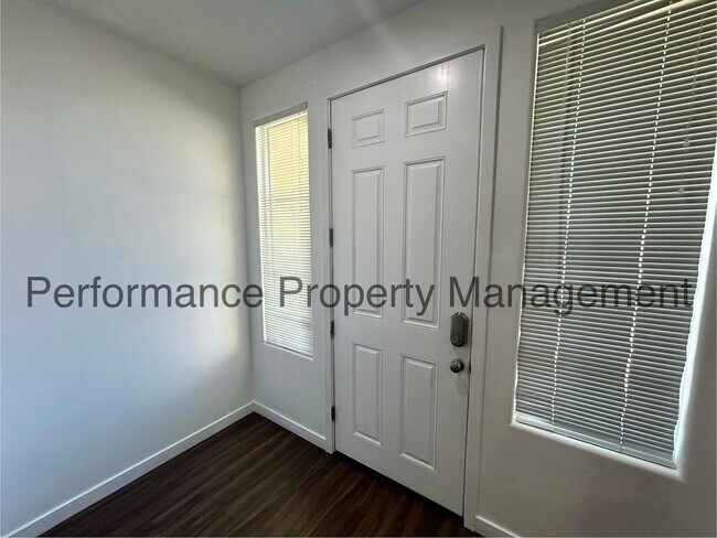 Building Photo - Stunning 3 Bed/2 Bath S Bakersfield Home w/ Solar, RBP & Security Deposit Alternative
